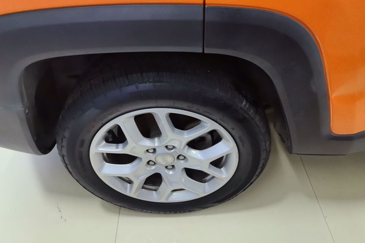 Jeep 自由侠 2017款 180T 自动高能版车身外观6008