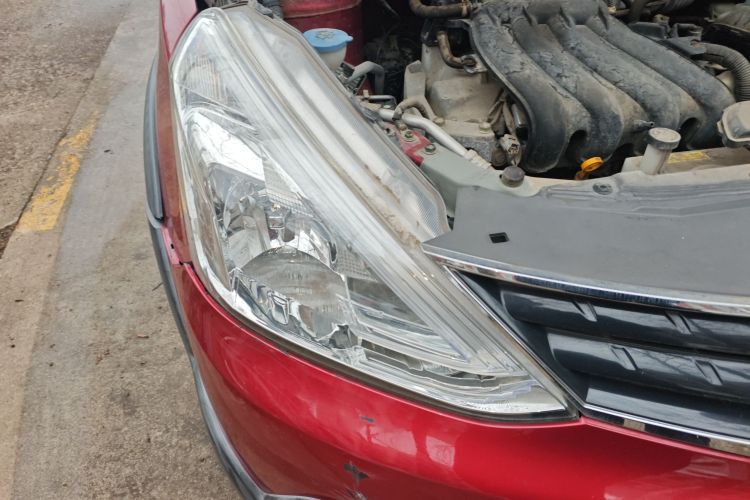 日产 骊威 2013款 劲锐 1.6XL 手动舒适版车身外观8