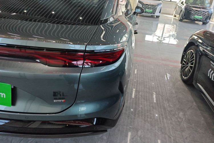 比亚迪 汉L 2025款 DM-p 四驱激光雷达旗舰型车身外观9