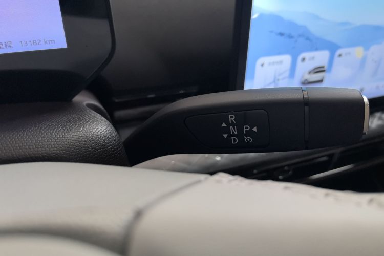 江淮钇为 钇为3 2023款 505km Air中控内饰18