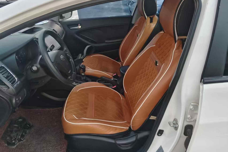 起亚K3 2016款 1.6L 手动GL中控内饰19