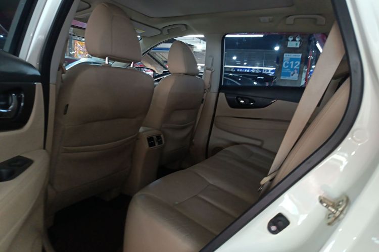 日产 奇骏 2017款 2.0L CVT舒适版 2WD中控内饰7004