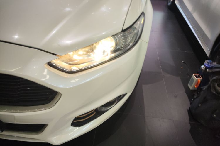 福特 蒙迪欧 2013款 2.0L GTDi200时尚型局部细节36