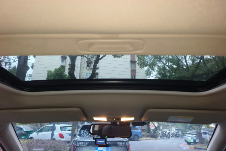 三菱 欧蓝德 2016款 2.4L 四驱豪华版 7座中控内饰22