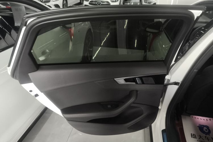 奥迪A4L 2024款 40 TFSI 豪华动感型中控内饰7008