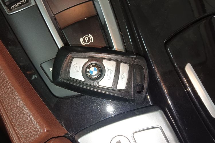 宝马5系 2014款 520Li 典雅型中控内饰11