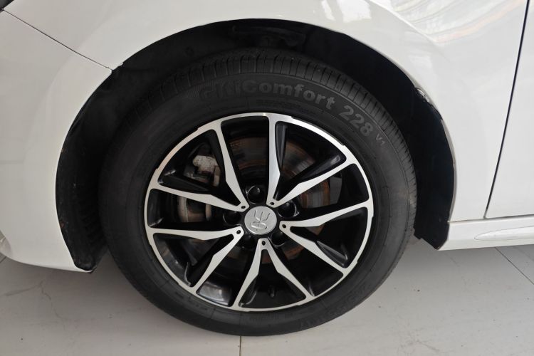 比亚迪 宋MAX 2018款 1.5T 自动智联豪华型 6座车身外观35