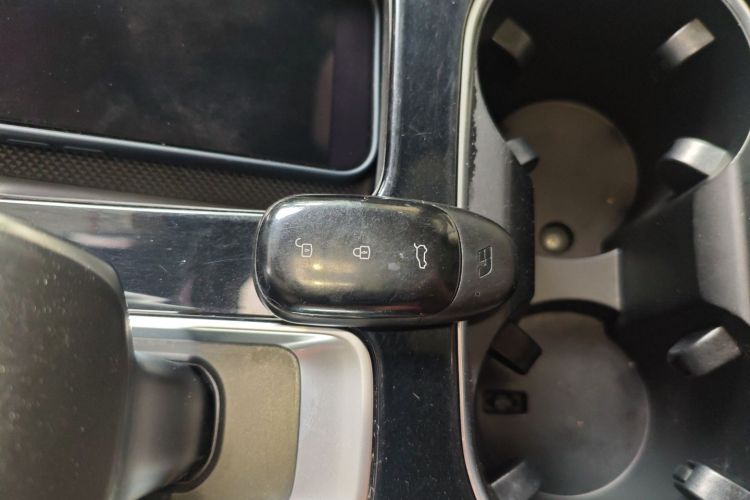 理想汽车 理想ONE 2020款 增程6座版中控内饰11