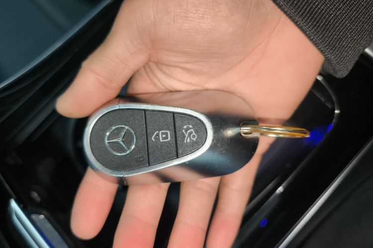 奔驰C级 2022款 C 260 L 皓夜运动版中控内饰7001