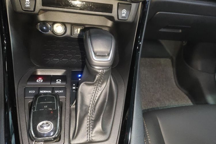 丰田 威兰达 2024款 2.0L CVT两驱都市版中控内饰18