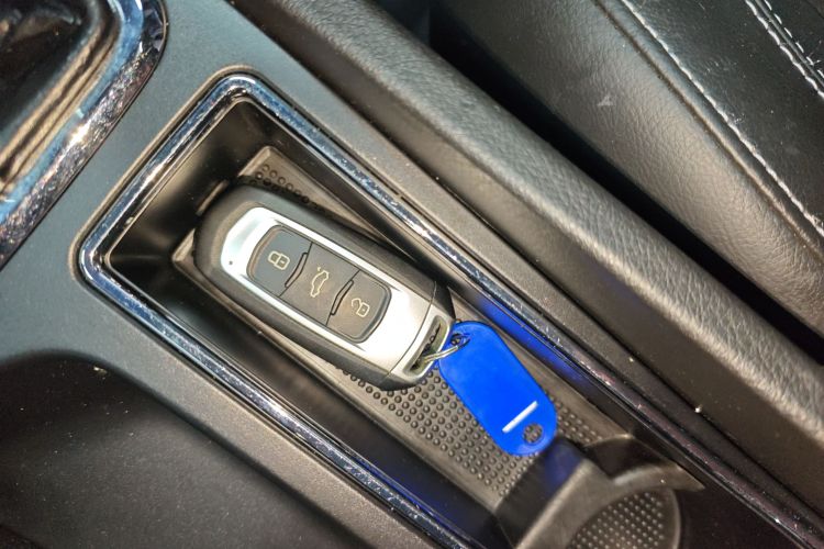 吉利汽车 帝豪 2017款 三厢百万款 1.5L 手动向上互联版中控内饰11