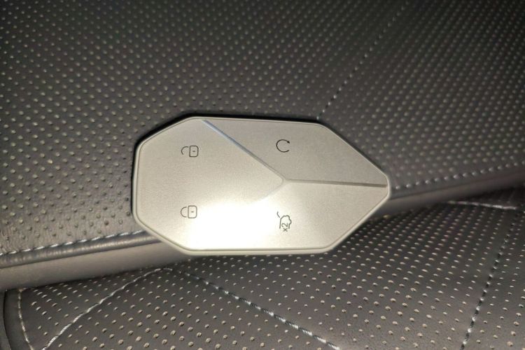 方程豹 豹5 2025款 天神智驾Ultra版中控内饰7001