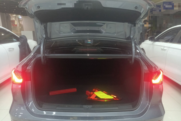 荣威i5 2023款 1.5L CVT尊荣版局部细节23