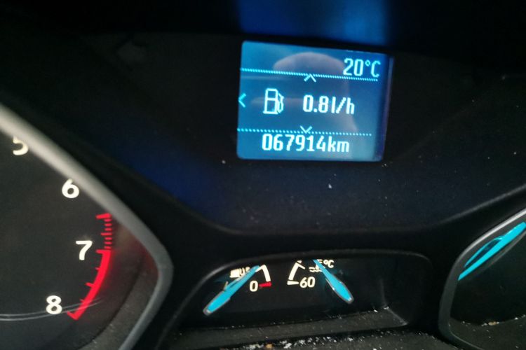 福特 福克斯 2015款 两厢 1.6L 手动风尚型中控内饰15