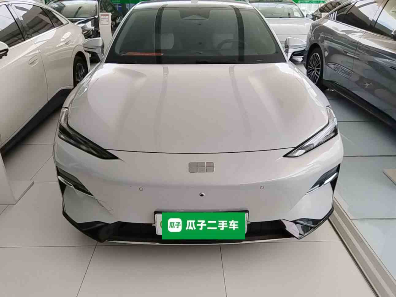 吉利银河 银河E8 2025款 700km 远航智驾版(1)