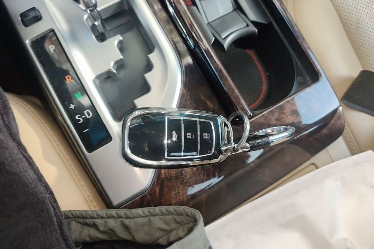 丰田 凯美瑞 2016款 2.0G 十周年纪念领先版中控内饰11