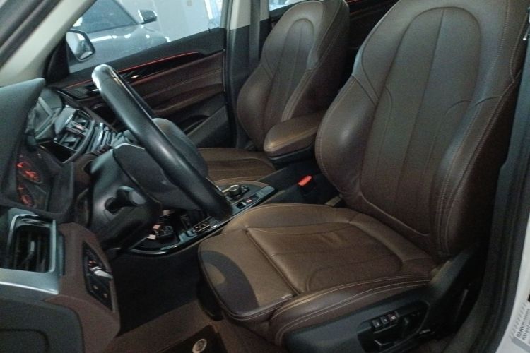 宝马X1 2018款 sDrive18Li 尊享型中控内饰19