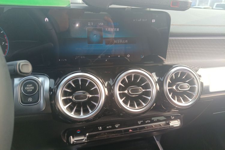 奔驰GLB 2023款 GLB 220 动感型局部细节16