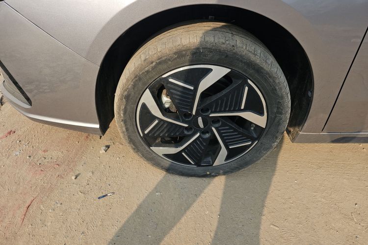 吉利几何G6 2024款 500KM 旗舰型车身外观6007