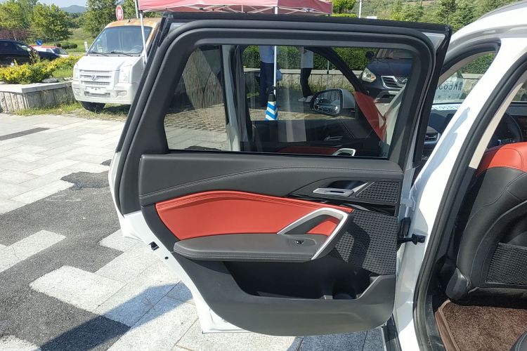 宝马iX1 2023款 eDrive25L X设计套装中控内饰7008