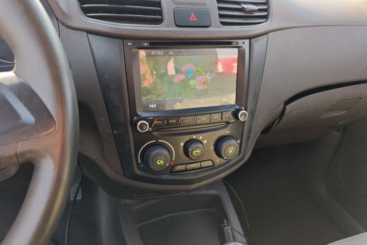 五菱汽车 五菱宏光 2015款 1.2L S 基本型国V中控内饰16