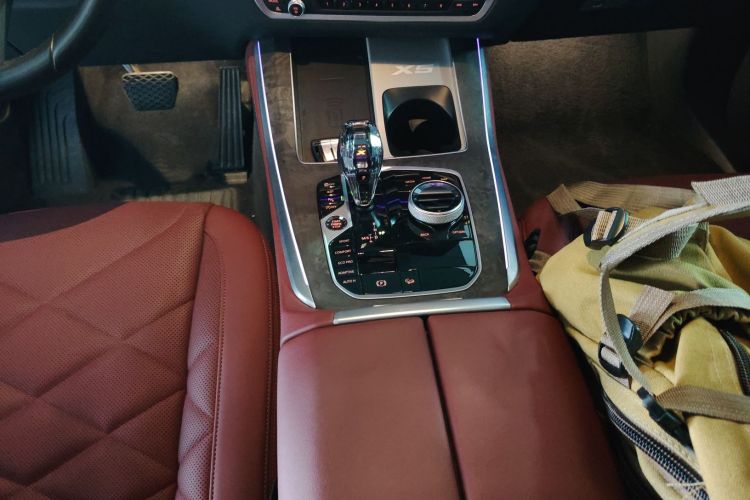 宝马X5 2022款 改款 xDrive 30Li 尊享型M运动套装中控内饰18