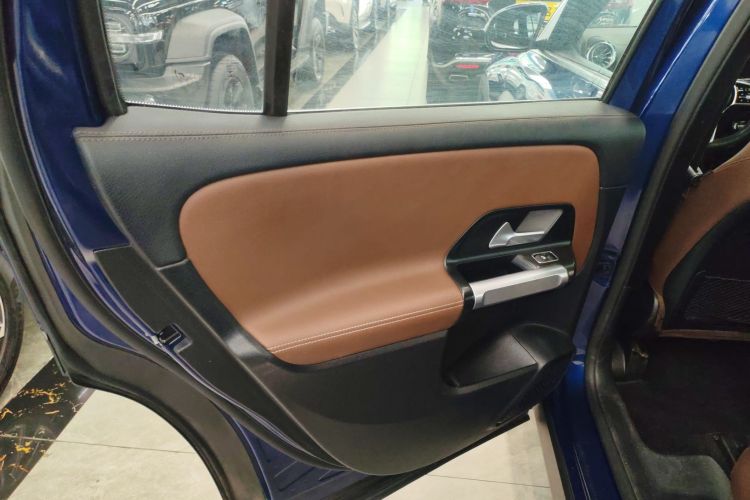 奔驰GLB 2021款 GLB 200 动感型中控内饰7008