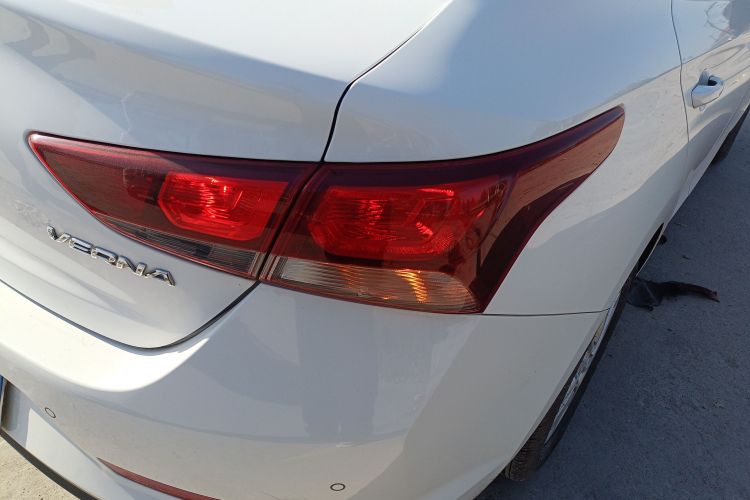 现代 悦纳 2016款 1.4L 手动炫酷版GLS车身外观6006