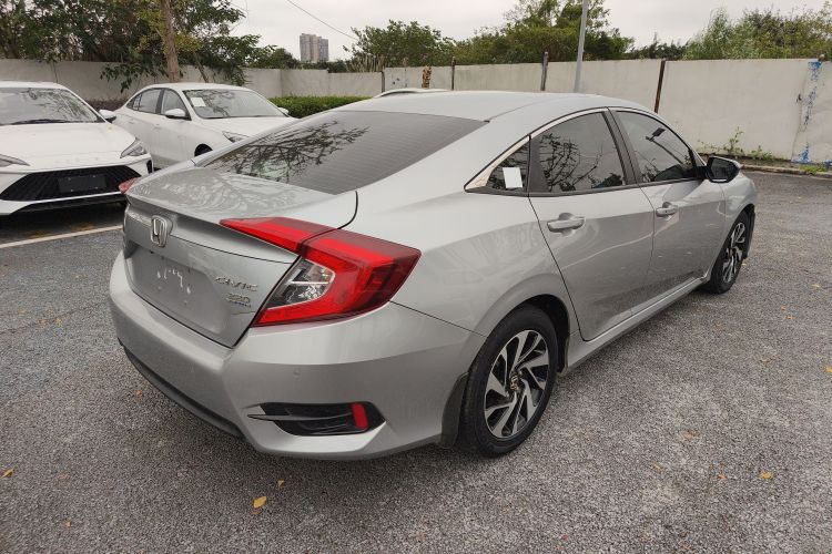 本田 思域 2016款 220TURBO CVT豪华版车身外观7