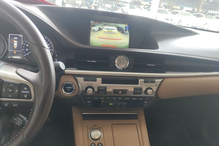 雷克萨斯ES 2017款 300h Mark Levinson舒适版中控内饰16