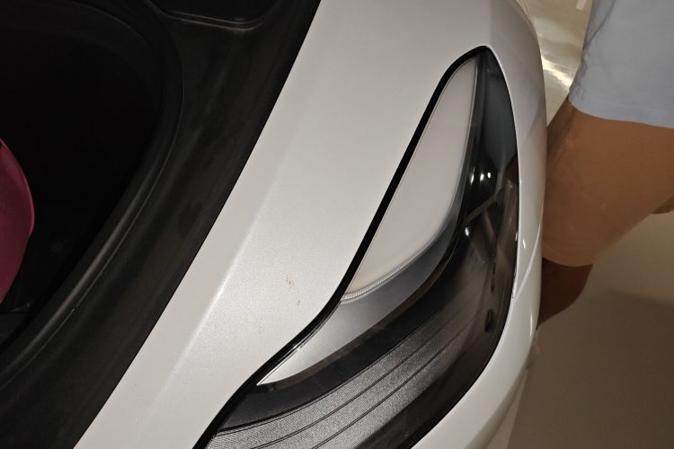 特斯拉 Model Y 2021款 长续航全轮驱动版局部细节9007