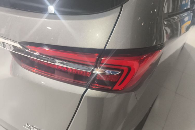 别克GL8 2023款 改款 陆上公务舱 豪华型车身外观9