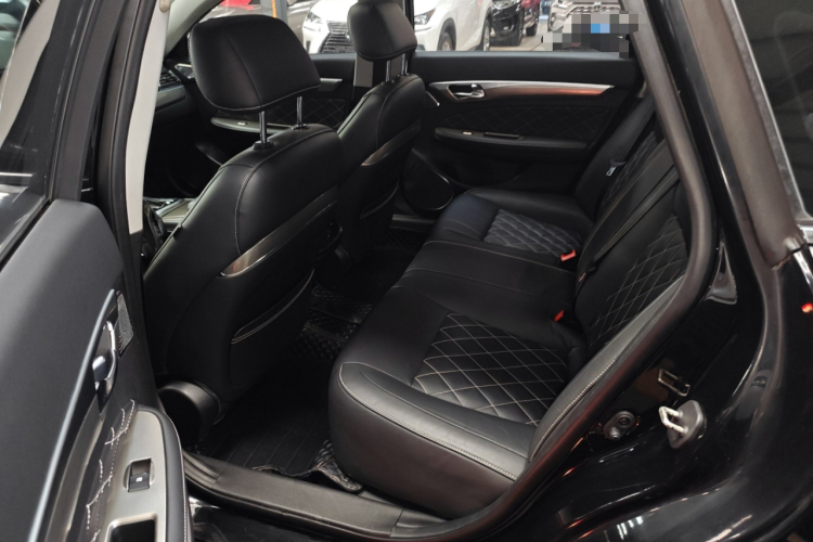 广汽传祺 传祺GA8 2017款 280T 尊享版中控内饰7004