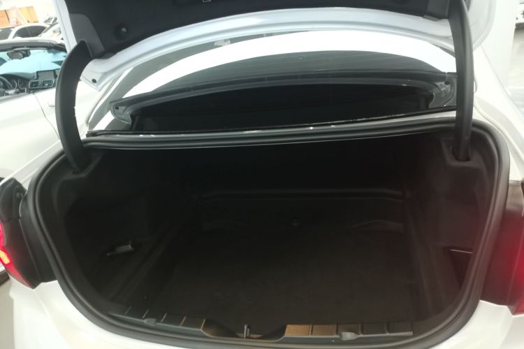 宝马1系 2022款 125i M运动曜夜版机舱底盘23