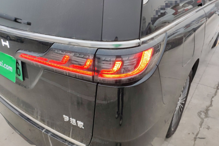 岚图汽车 岚图梦想家 2025款 PHEV 四驱卓越乾崑版车身外观6006