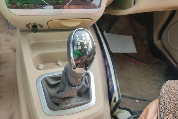 北汽威旺M30 2015款 1.5L基本型DAM15中控内饰18