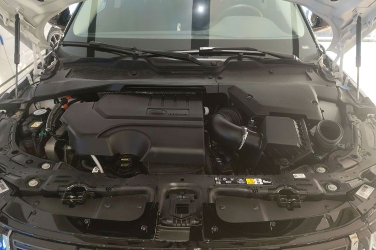 路虎 2024款 揽胜极光L SE 驭光尊耀版机舱底盘24