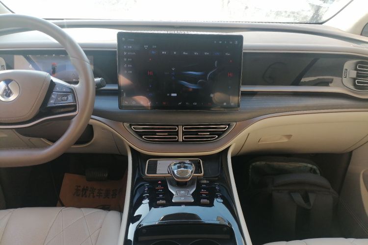 腾势D9 2022款 DM-i 970 四驱旗舰型中控内饰16