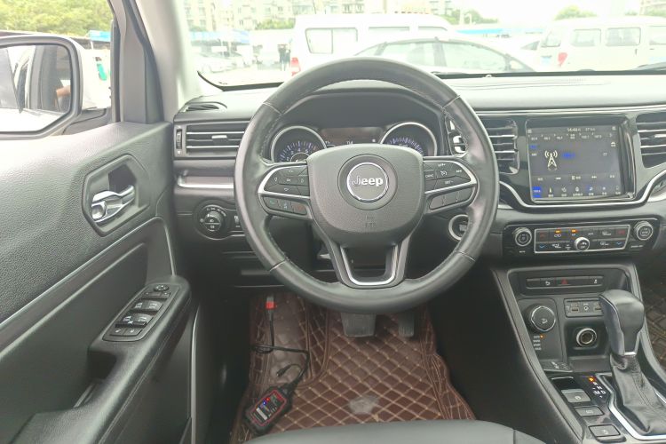 Jeep 大指挥官 2018款 2.0T 四驱尊享导航版 国V局部细节13