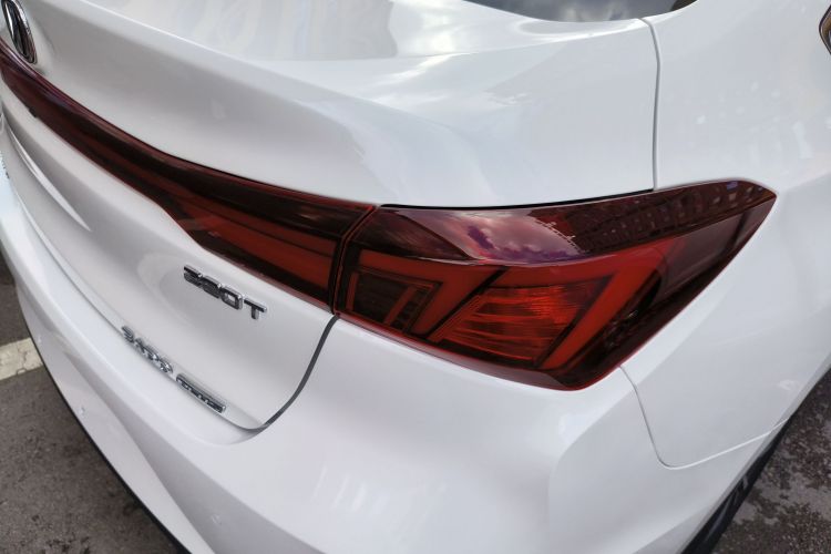 长安 逸动 2024款 PLUS 蓝鲸NE 1.4T GDI DCT高能版车身外观9