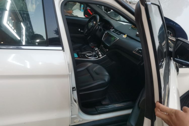 陆风X7 2015款 2.0T 全景尊贵版局部细节9005