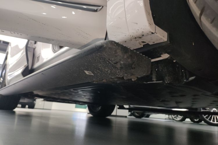 鸿蒙智行 问界M8 2025款 纯电 Max+ 六座四驱版局部细节9001