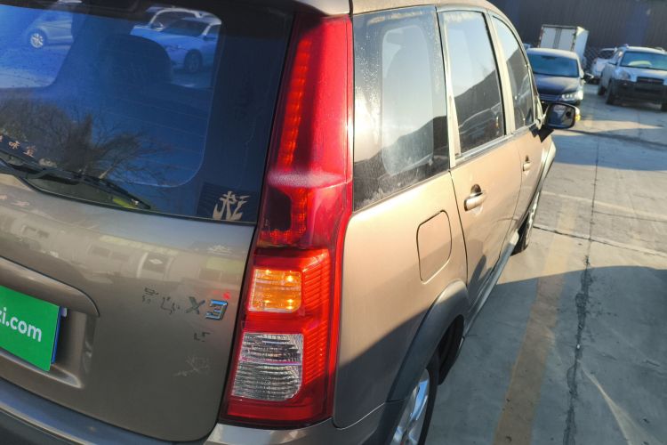 东风风行 景逸X3 2015款 1.5L 豪华型车身外观9