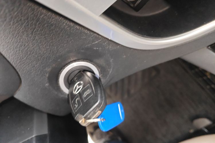 奔驰 威霆 2018款 2.0T 精英版 7座 国VI中控内饰11