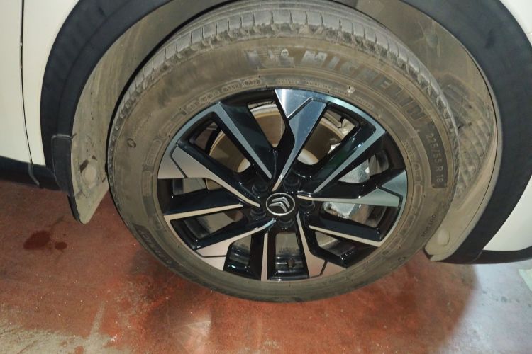 雪铁龙 凡尔赛C5 X 2022款 1.6T 享不凡 虎年开门红版车身外观10