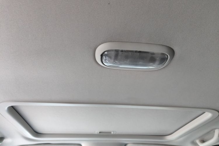 Jeep 指南者(进口) 2013款 2.0L 两驱豪华版中控内饰22