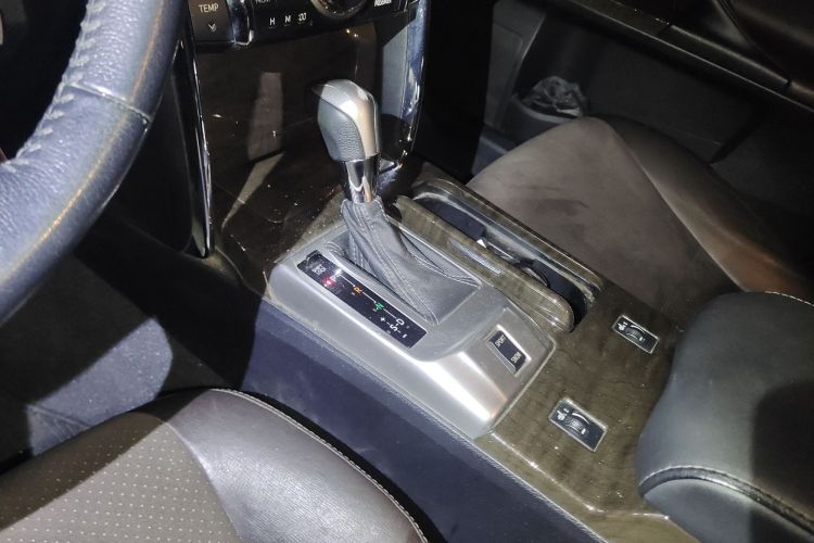 丰田 锐志 2013款 2.5V 尚锐版中控内饰18