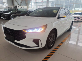 福特 福克斯 2022款 三厢 EcoBoost 180 自动竞速版