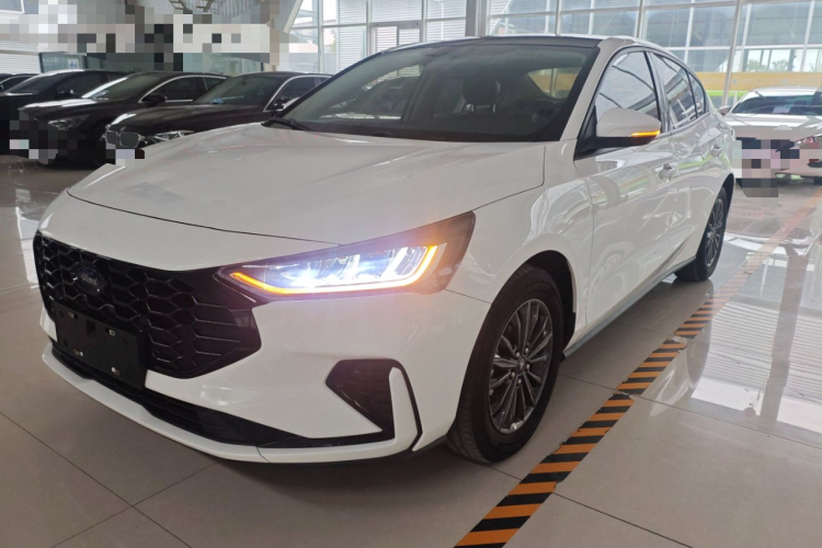 福特 福克斯 2022款 三厢 EcoBoost 180 自动竞速版车身外观1