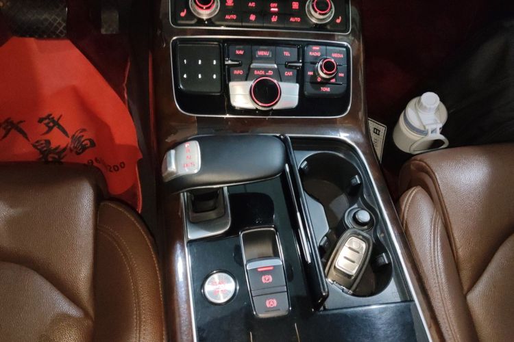 奥迪A8 2016款 A8L 45 TFSI quattro时尚型局部细节18